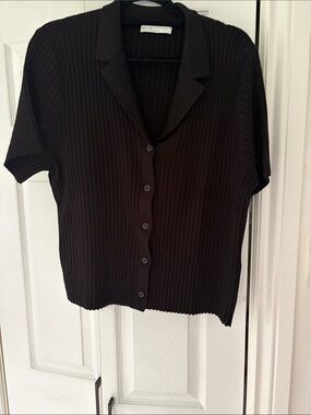 OAK + FORT Black Ribbed Short-Sleeve Button-Up Top